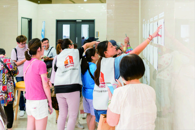 於廣慈辦公室舉辦社會住宅抽籤作業；從招租、簽約到管理維護，全方位服務申請社會住宅的市民朋友